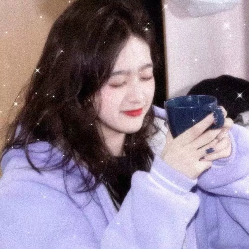 戴金色面具的男子